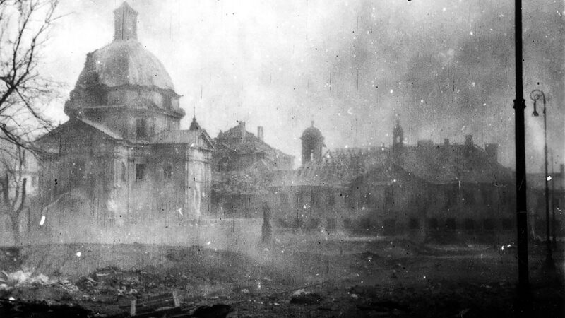 Kościół i klasztor, sierpień 1944