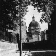 Widok na kościół sakramentek z ulicy Przyrynek - sierpień 1944